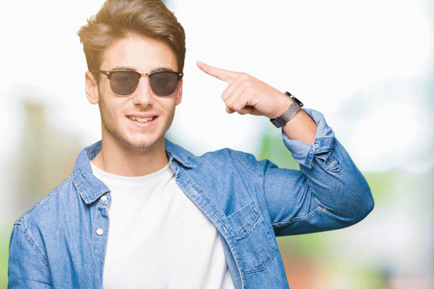 20 نشانه از مردی که عاشق واقعی است